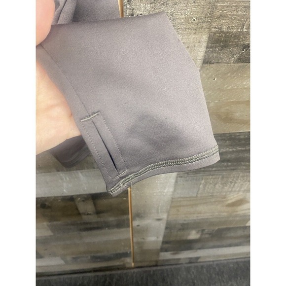 Under Armour Womens Run Chicago Fitted Long Sleeve Pullover SZ M New Grey - Picture 5 of 5